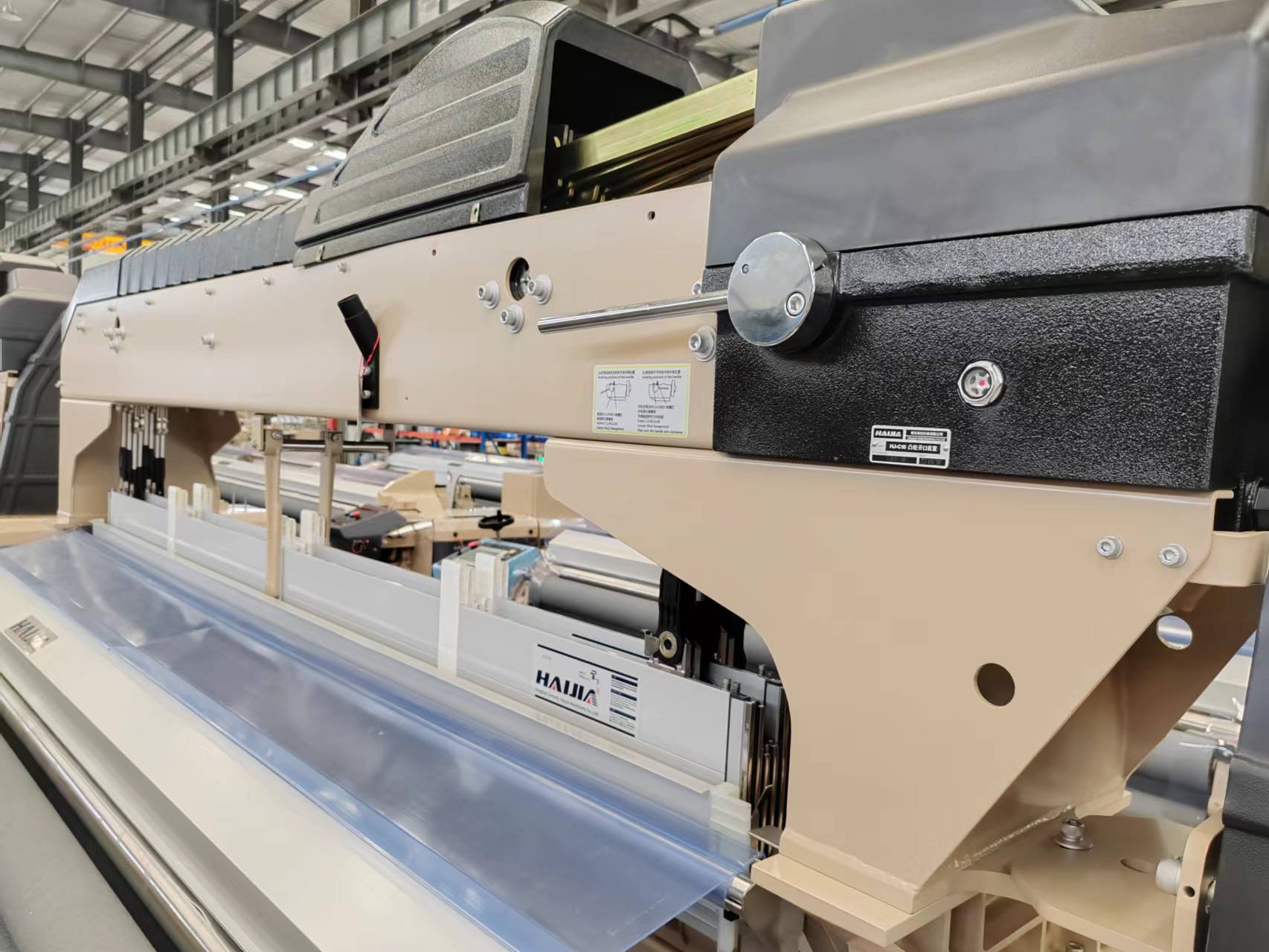 এয়ার জেট উইভিং মেশিনে কীভাবে হেল্ড ফ্রেম এবং অগ্রভাগ সামঞ্জস্য করা যায়